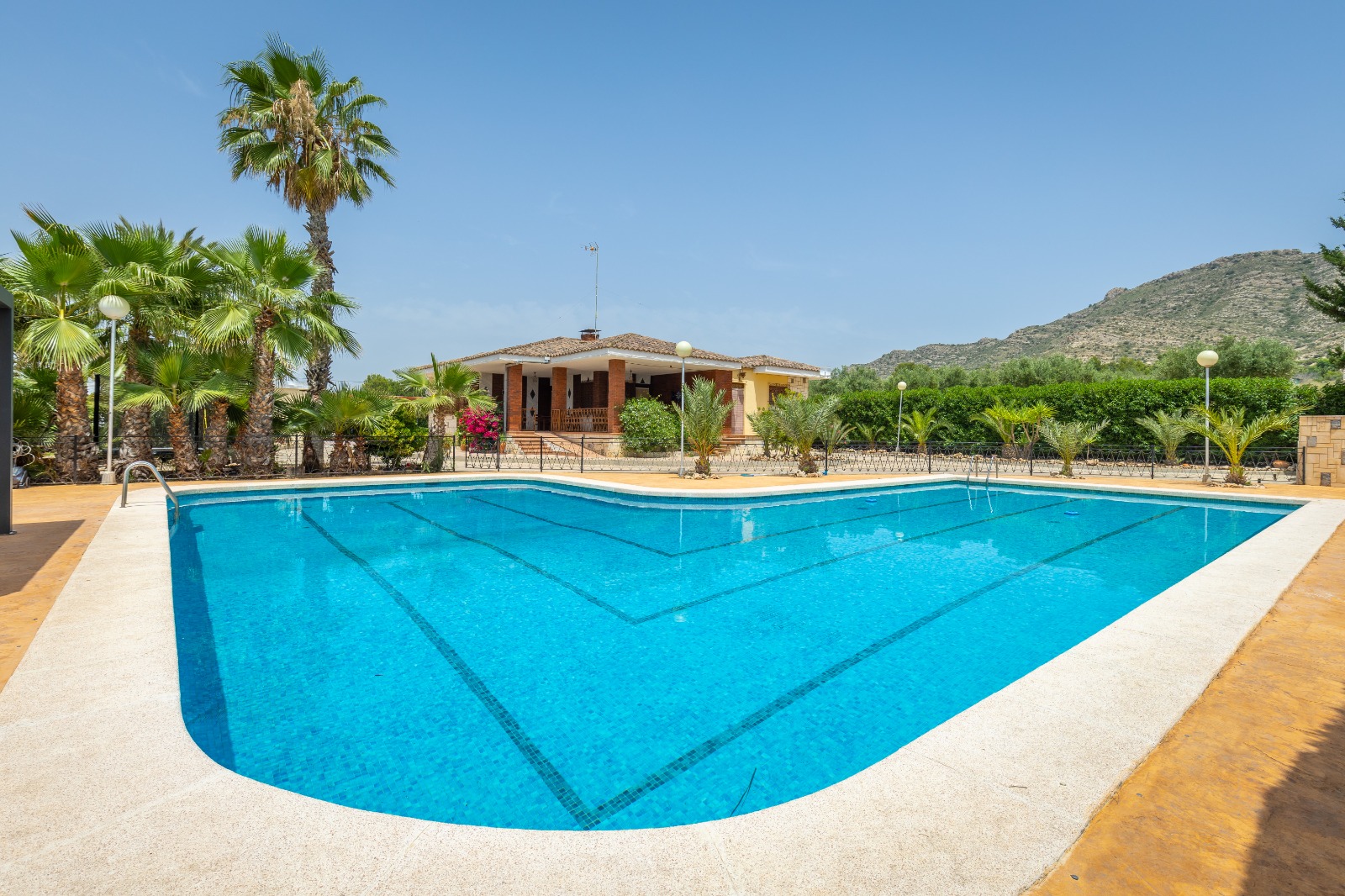 VILLA GREÑAS